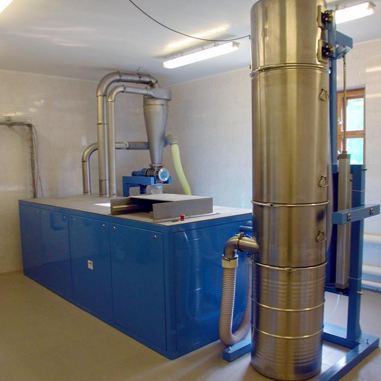 Mahlanlage mit Filter zur Vermahlung von Rentiergeweih