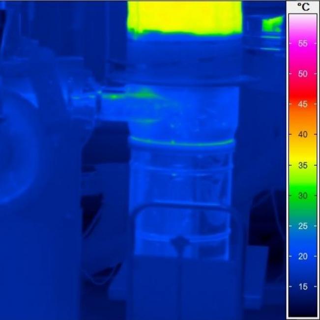 Bilder einer Wärmebildkamera einer Mühle REKORD 224 bei der Polystyrolvermahlung mit Kühlung durch Flüssigstickstoff
