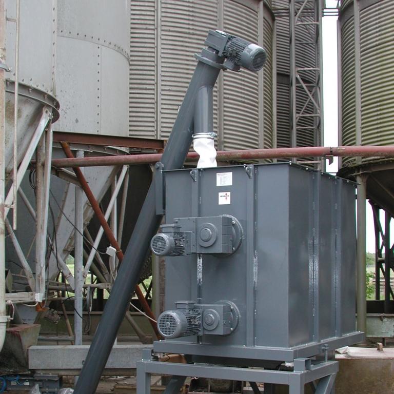 Dosierbehälter zur Sojaschrotdosierung in der Mischfutterherstellung