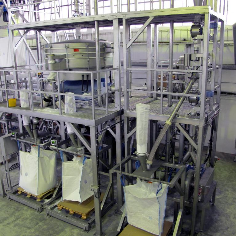 Screening Machine and Big Bag Filling in a Multi-Purpose Grinding Plant for Phosphate