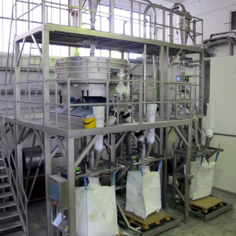 Screening Machine and Big Bag Filling in a Multi-Purpose Grinding Plant for Phosphate