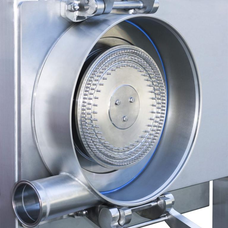 opened GMP-Mill REKORD 315 with pin disk rotor