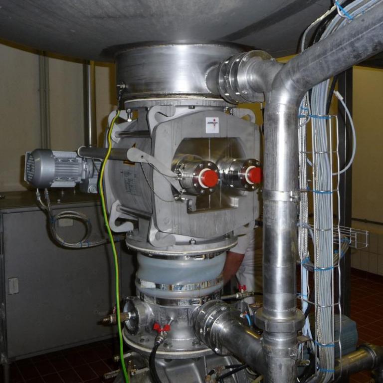 Lump Breaker for Whey Powder mounted underneath a silo